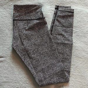 Lululemon Wunder Under Leggings, Size 6